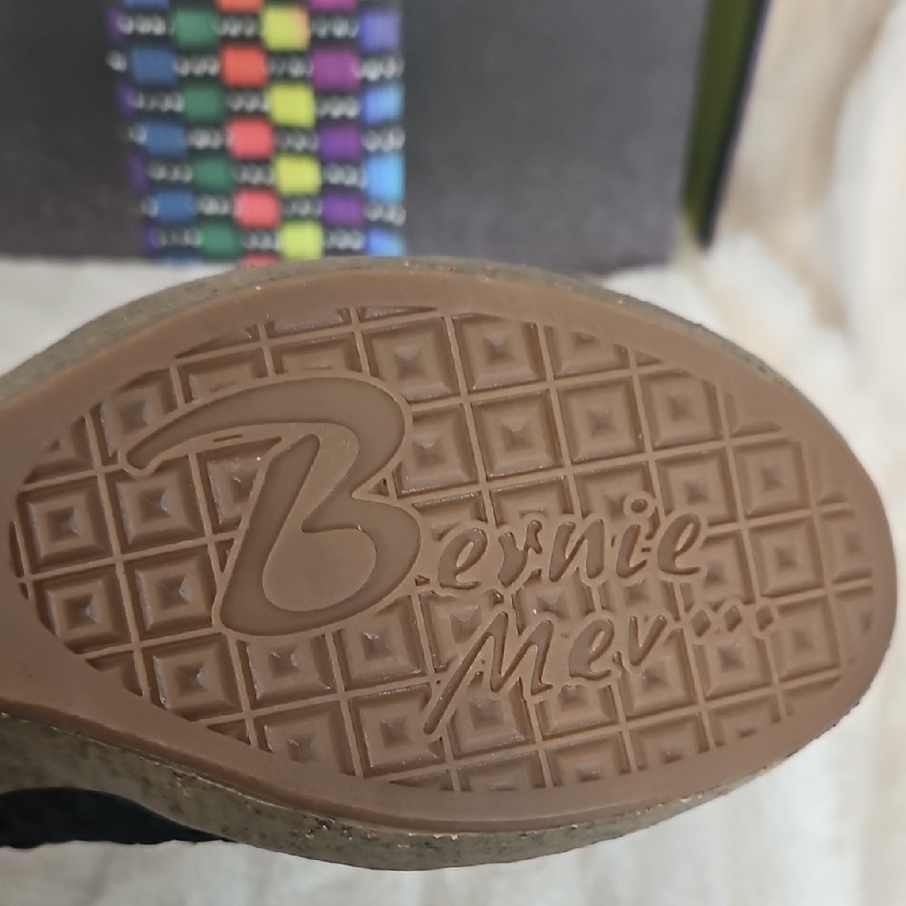bernie mev. Black Woven Wedges - Picture 7 of 10
